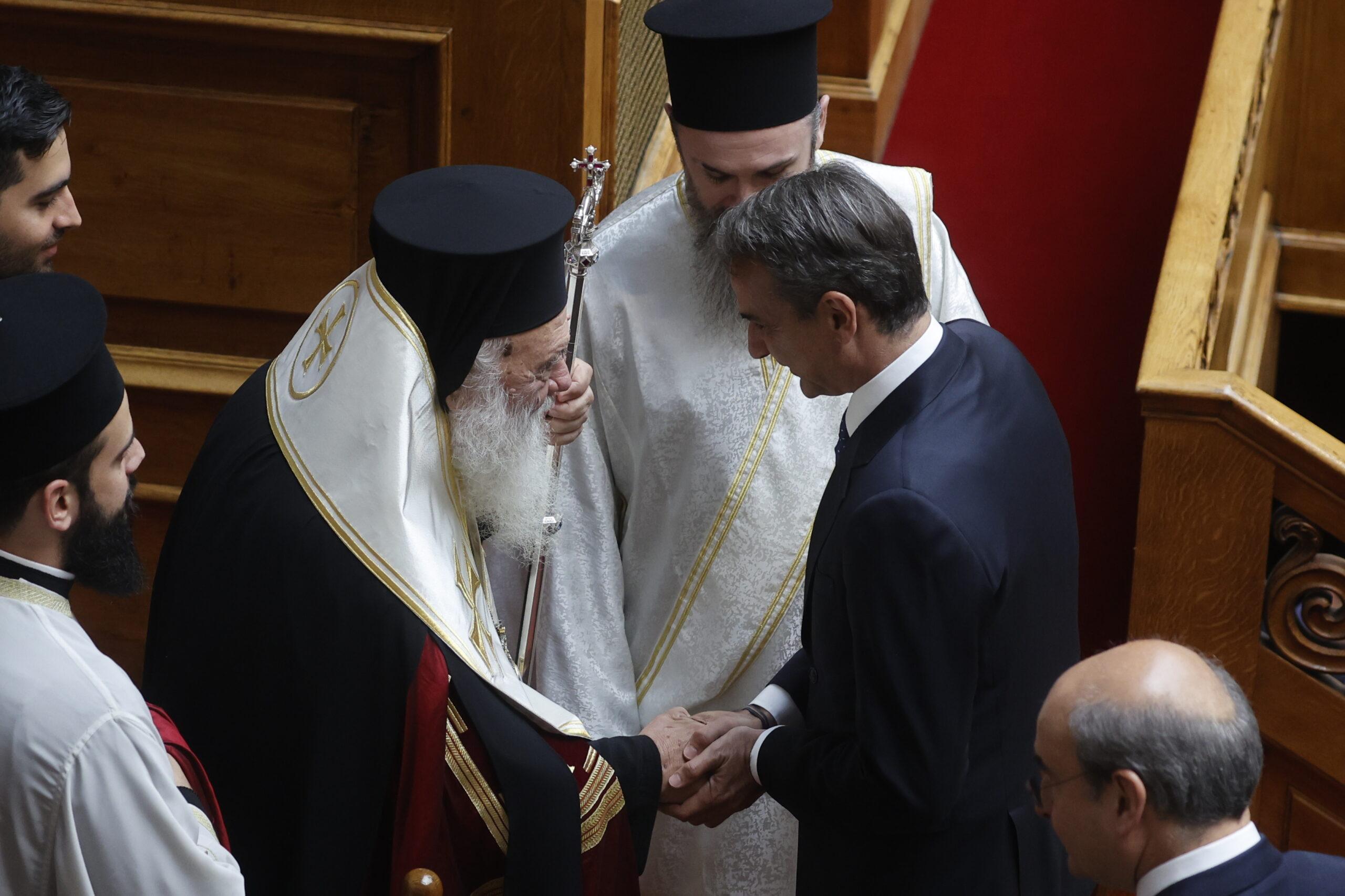 Ομόφυλα ζευγάρια: Βαρύ κλίμα στις τάξεις της Εκκλησίας – Συναντήθηκε με τον Αρχιεπίσκοπο Ιερώνυμο ο Κυριάκος Μητσοτάκης