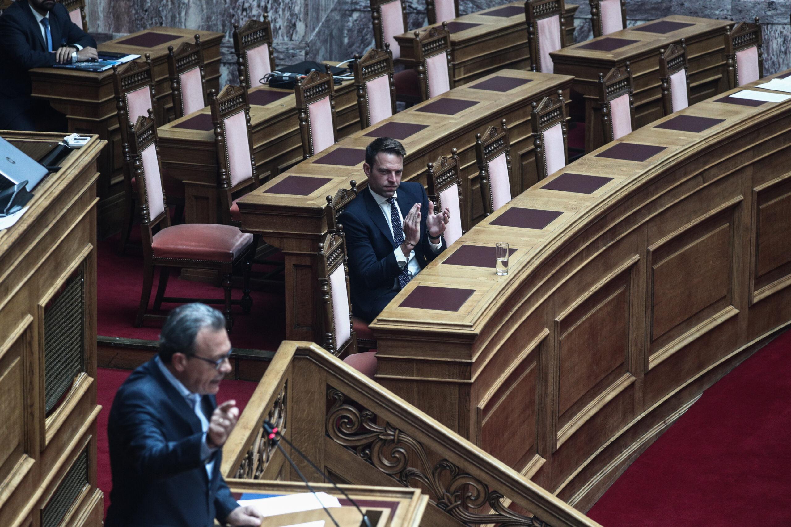 ΣΥΡΙΖΑ: Η πρόταση νόμου για τα ομόφυλα ζευγάρια – Άρση όλων των περιορισμών στην τεκνοθεσία