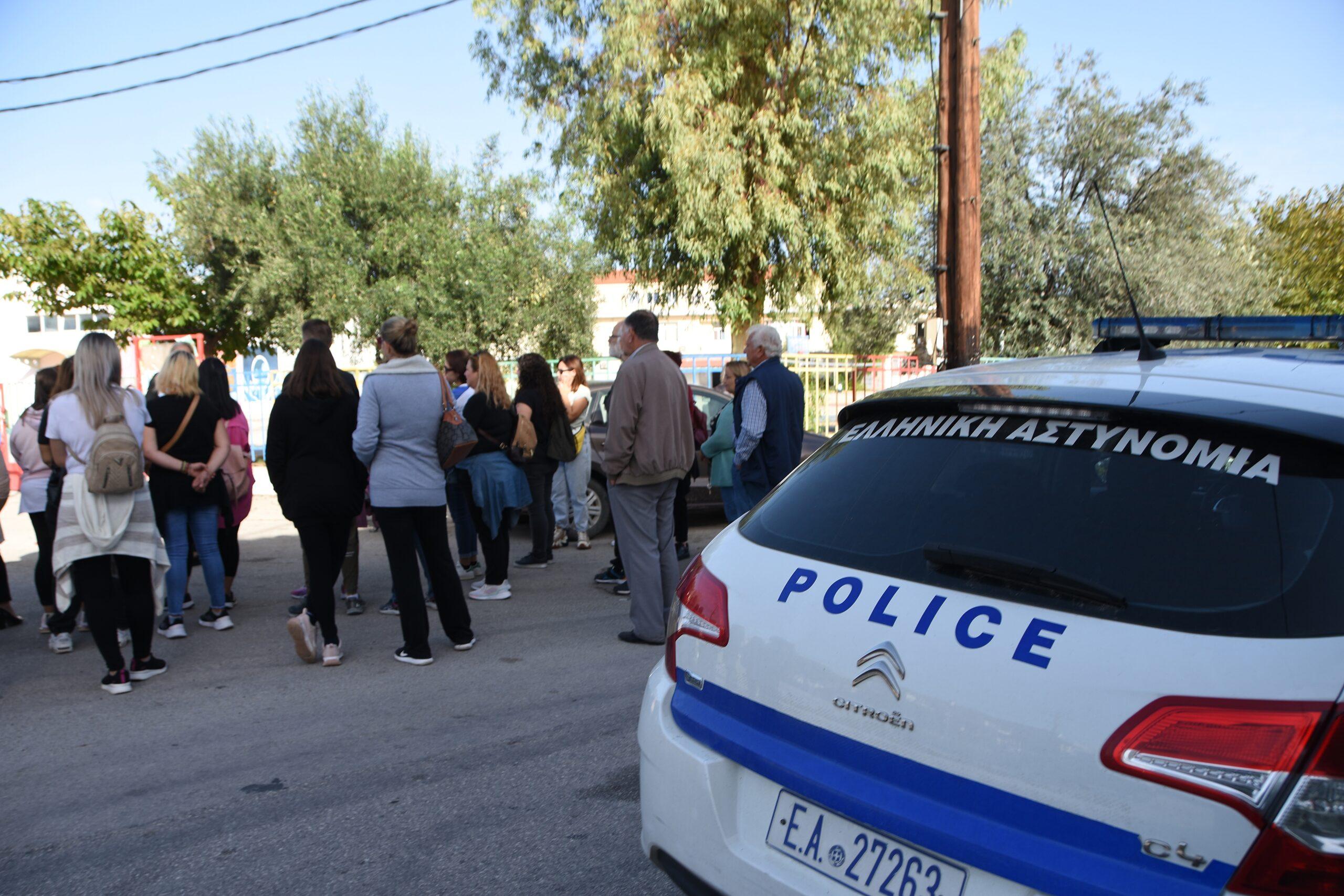 Χαλκίδα: Έξι τραυματίες από κροτίδα που έσκασε σε γυμνάσιο