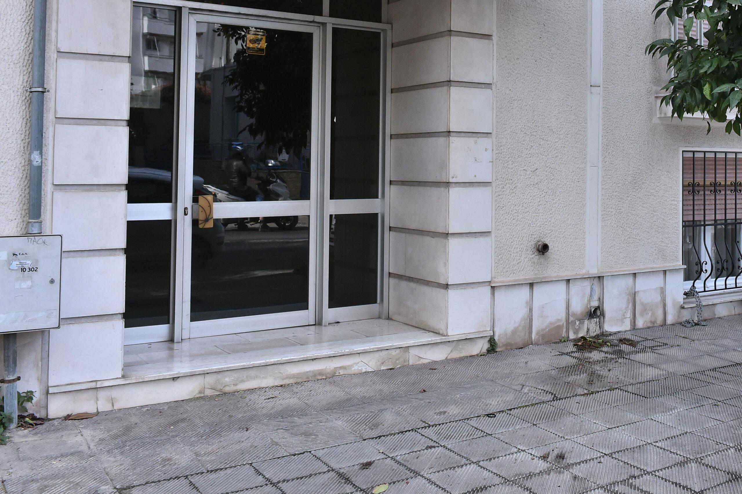 Βόλος: Δίωξη για ανθρωποκτονία από πρόθεση στον 50χρονο που σκότωσε τον κουνιάδο του επειδή βίαζε την κόρη του