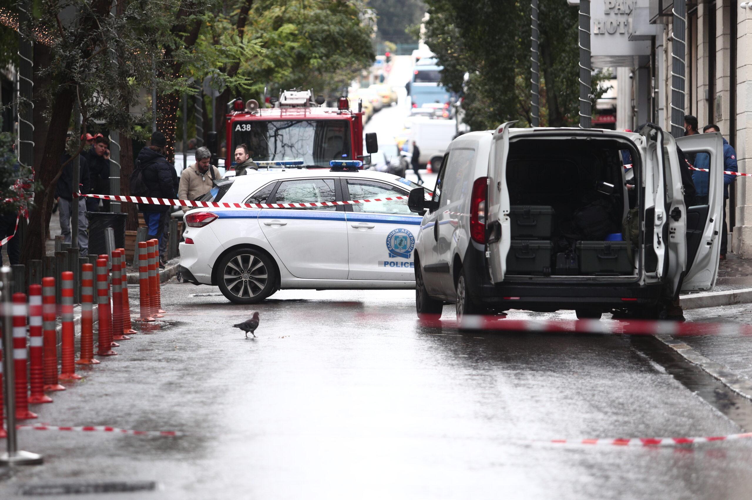 Αττική: Τέσσερις σφαίρες το δευτερόλεπτο στο αυτοκίνητο του Ζαμπούνη – Έτσι «έσπασαν» τη θωράκιση του ΙΧ (ΒΙΝΤΕΟ)