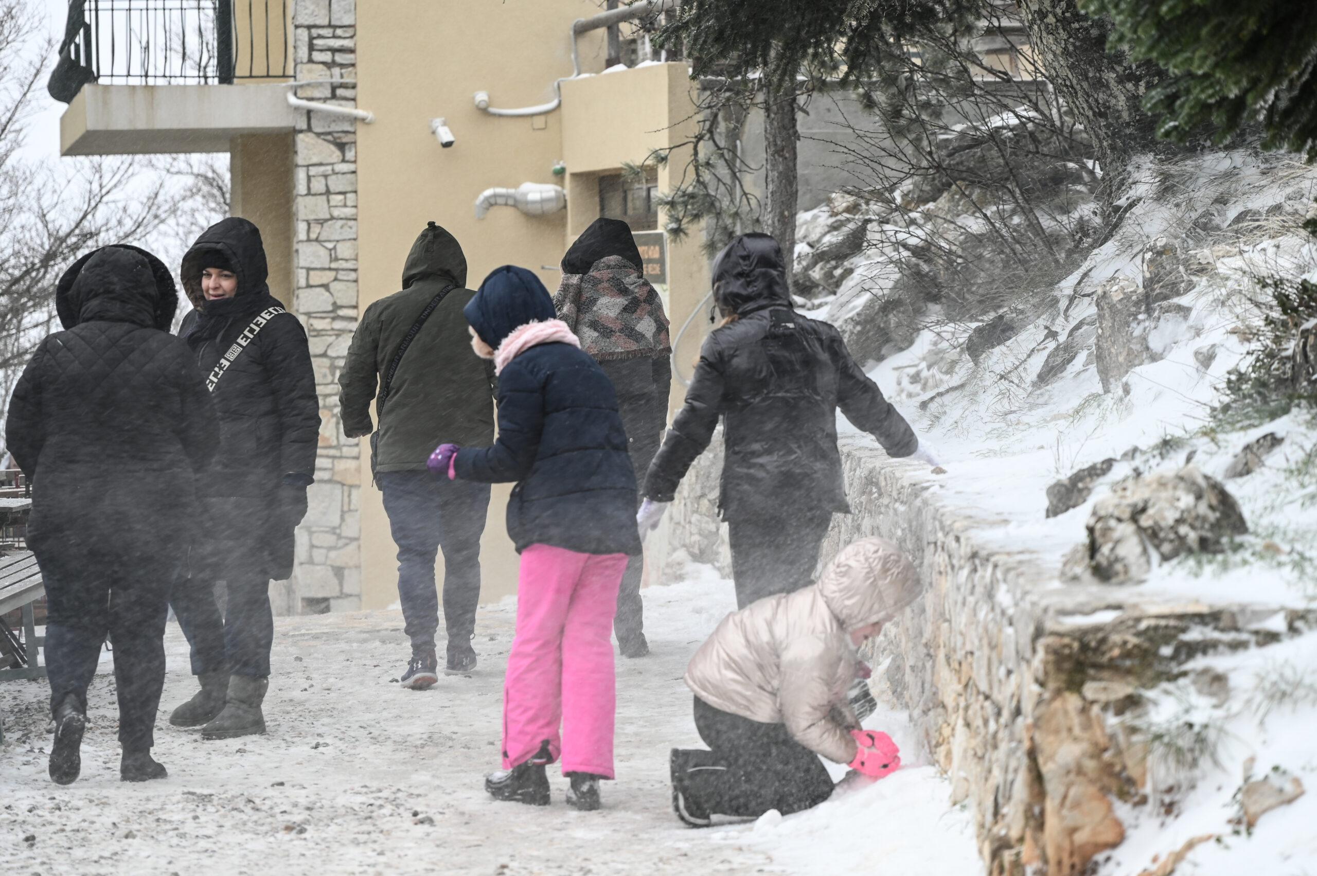 «Ψυχρή» εισβολή με πτώση της θερμοκρασίας – Που αναμένονται χιόνια