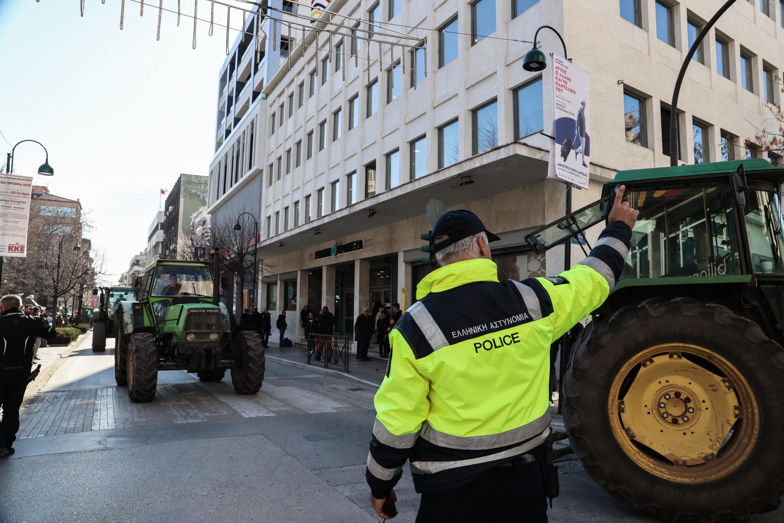 Αγρότες: Αυτά είναι τα τρία μέτρα που εξετάζει η κυβέρνηση – «Καίνε» αποζημιώσεις και πετρέλαιο