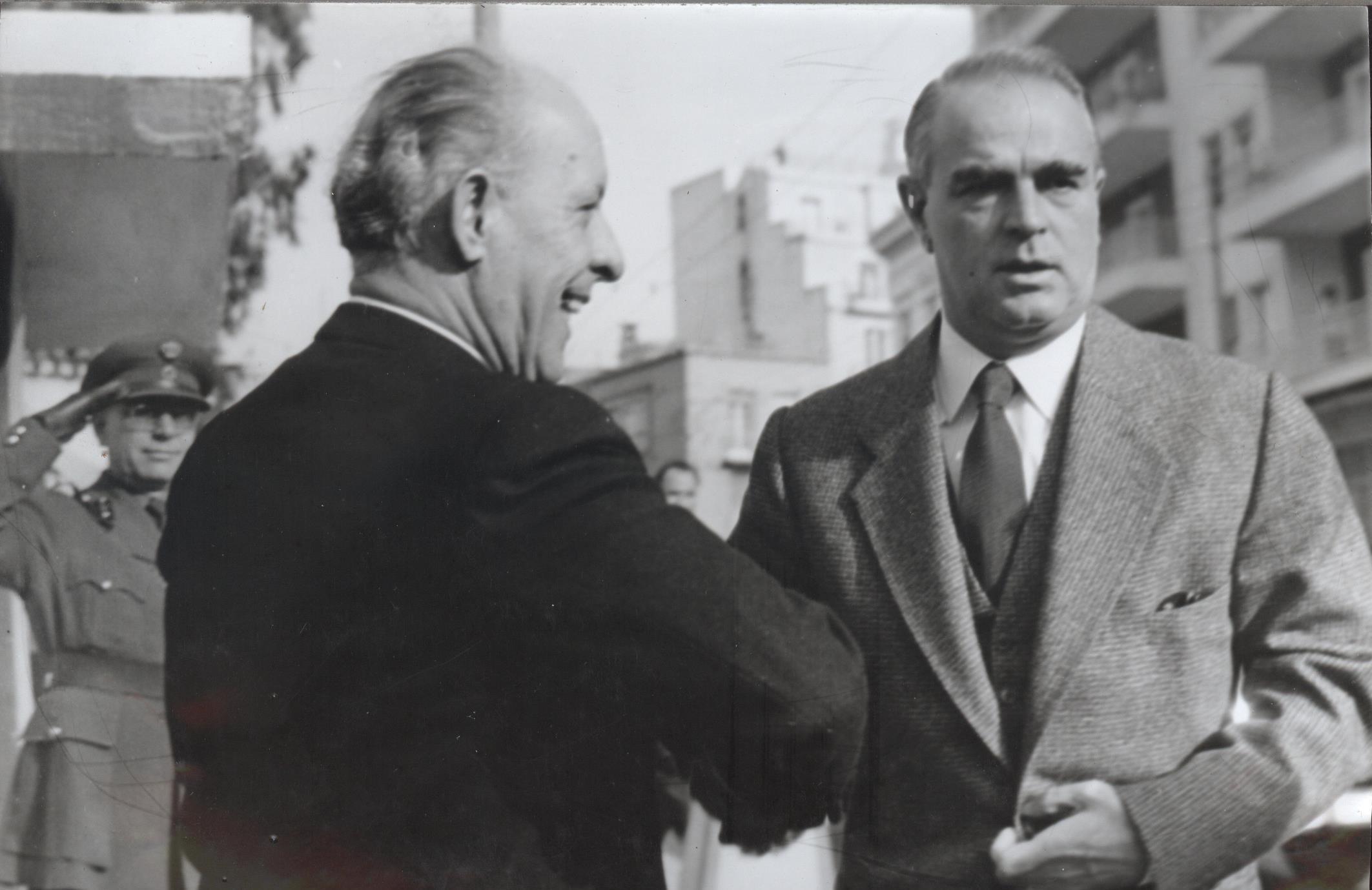 «Η χώρα έχει μεταβληθεί σε απέραντο φρενοκομείο» – Σαν σήμερα η ιστορική φράση του Καραμανλή