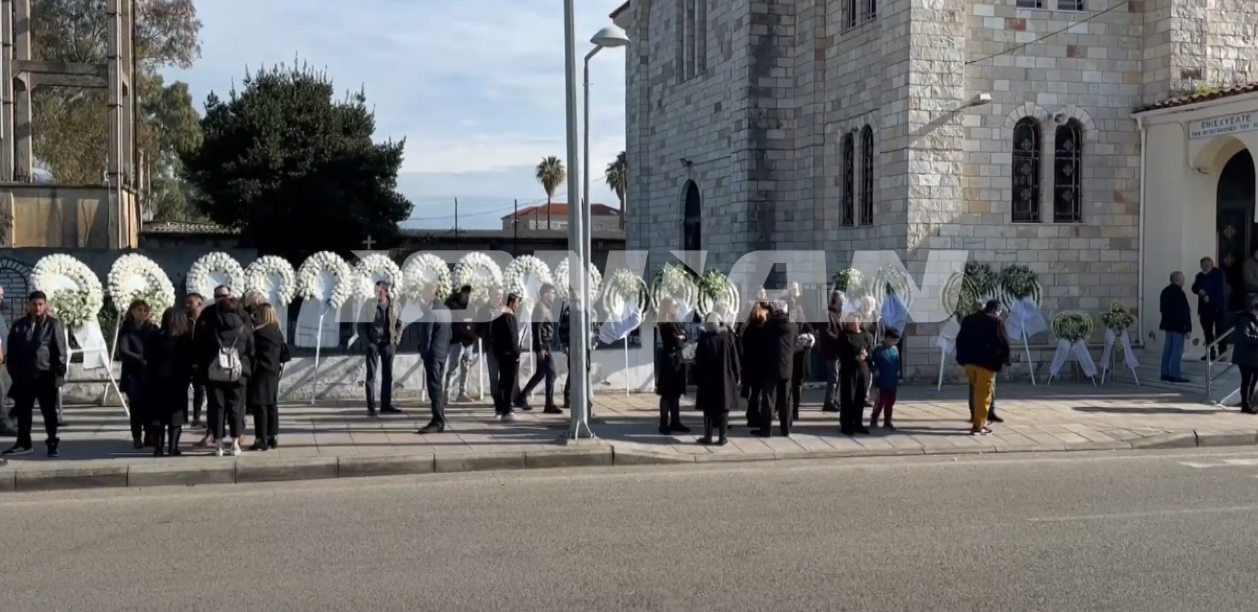 Θρήνος στην κηδεία του Μπάμπη στο Μεσολόγγι (ΒΙΝΤΕΟ)