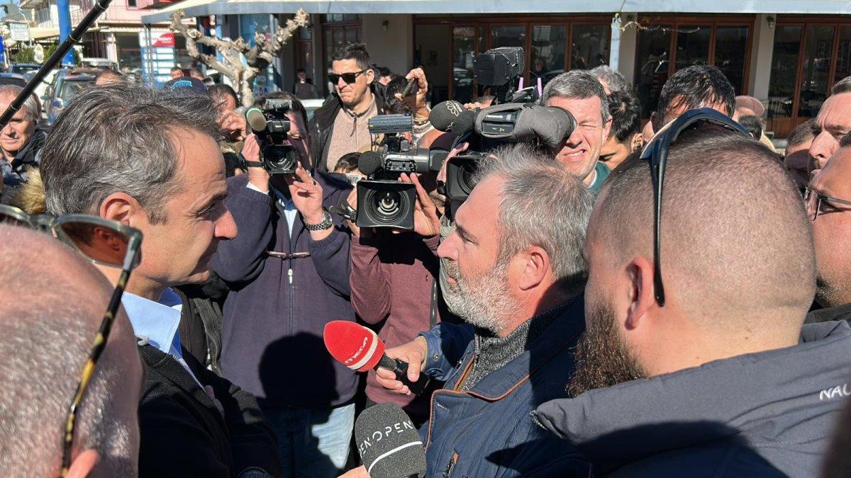 Ο Μητσοτάκης τρέχει να κλείσει το ευρωψηφοδέλτιο και καλοπιάνει τους αγρότες