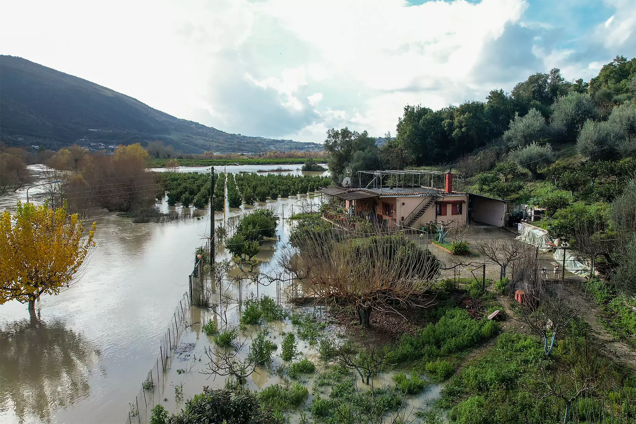 Θεσπρωτία: Ξεχείλισε ο ποταμός Καλαμάς και έπνιξε τον κάμπο