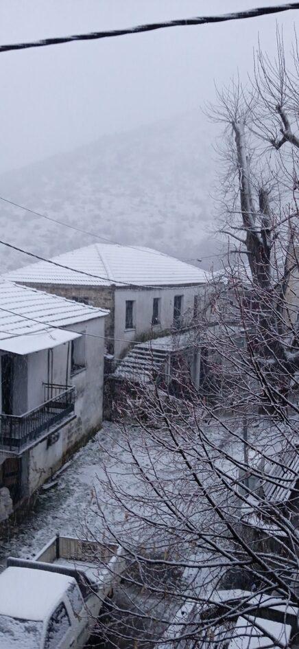 Ξεκίνησε η χιονόπτωση στα χωριά της Λάρισας