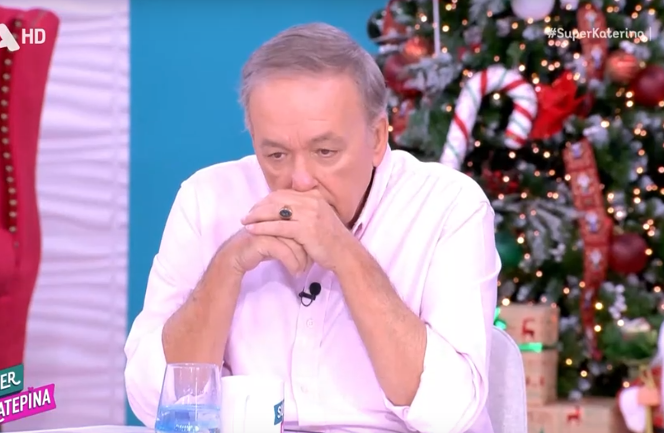 Άστραψε και βρόντηξε ο Ανδρέας Μικρούτσικος με την ιδιοκτήτρια που απέλυσε υπάλληλο για τα κοτσιδάκια της – «Ντρέπομαι»