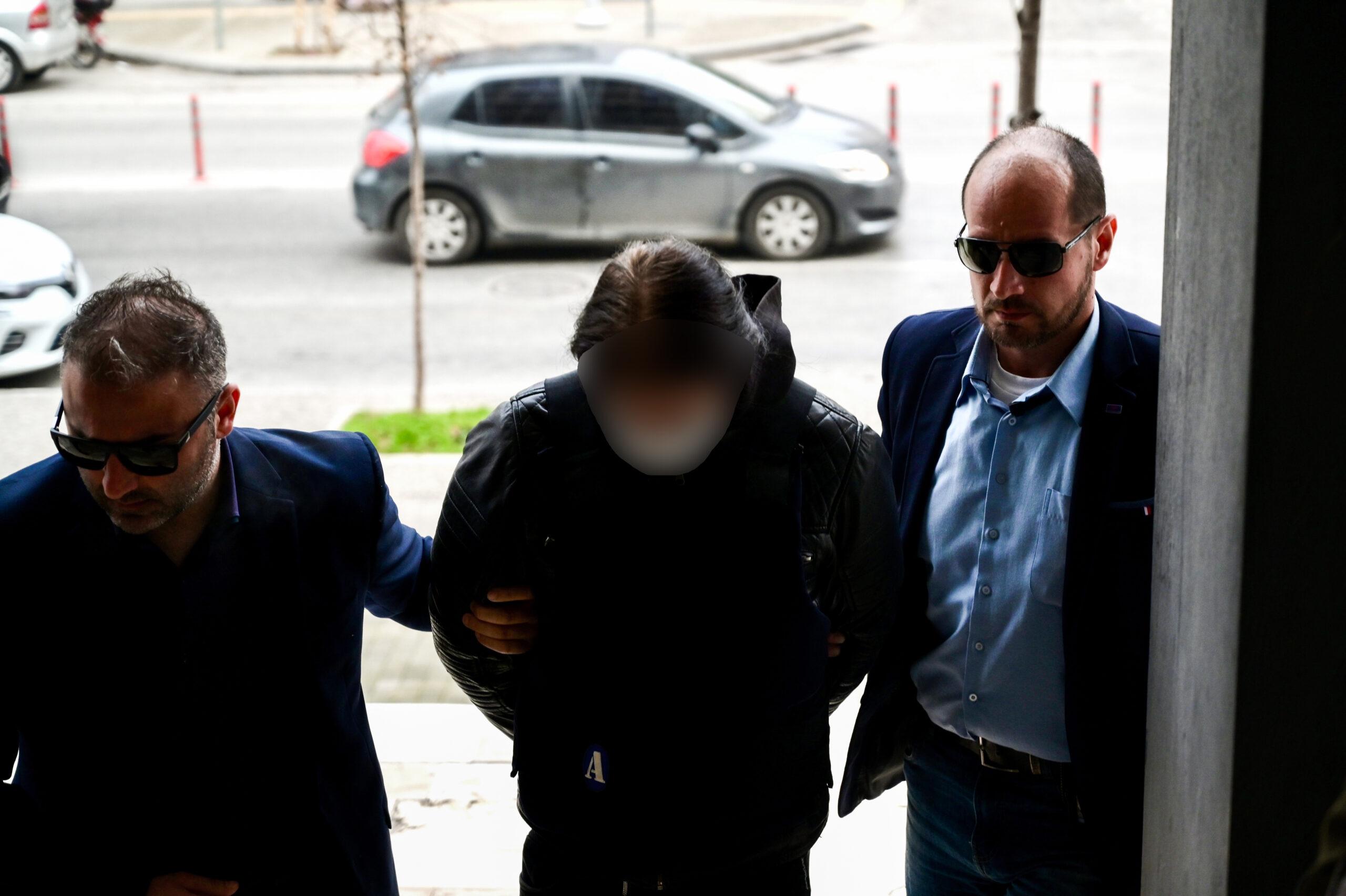 Θεσσαλονίκη: Παράσταση προς υποστήριξη της κατηγορίας κατέθεσε η οικογένεια του αστυνομικού που δολοφονήθηκε