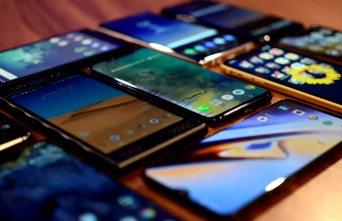 Τουρκία: Απαγορεύει τα smartphones και τις αναρτήσεις στα social στους στρατιωτικούς