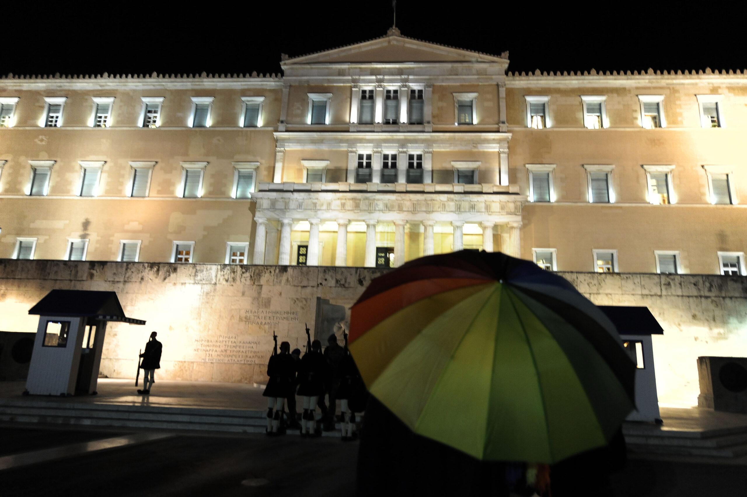 ΝΔ: Τα «ναι», τα «όχι» και τα «ίσως» για το νομοσχέδιο που αφορά τα ομόφυλα ζευγάρια