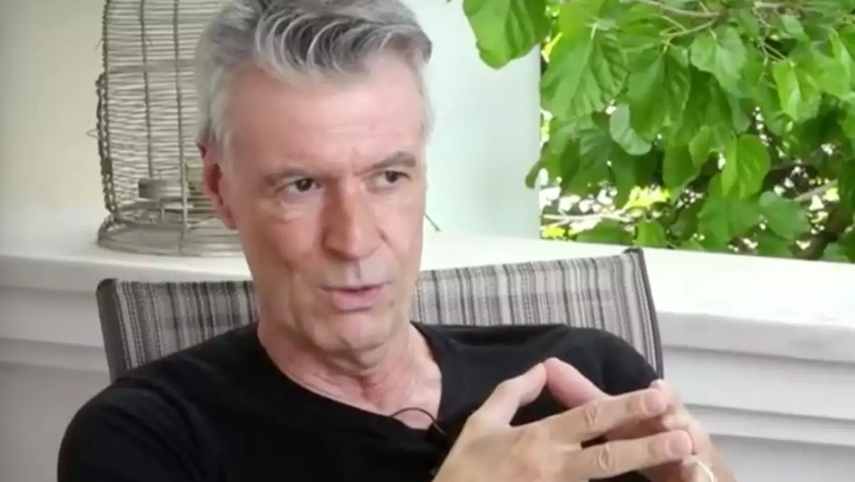 Ν. Ζιάγκος: «Ηθοποιός γδυνόταν μπροστά μου και με ρωτούσε αν μου αρέσει το σώμα της» (ΒΙΝΤΕΟ)