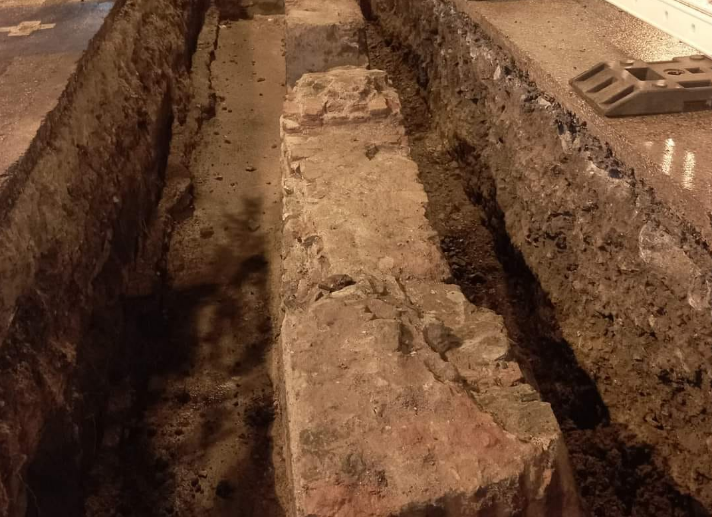 Θεσσαλονίκη: Οι ανασκαφές αποκάλυψαν τείχος του 20ου αιώνα – Εμπόδια στις εργασίες της ΕΥΑΘ (ΦΩΤΟ)