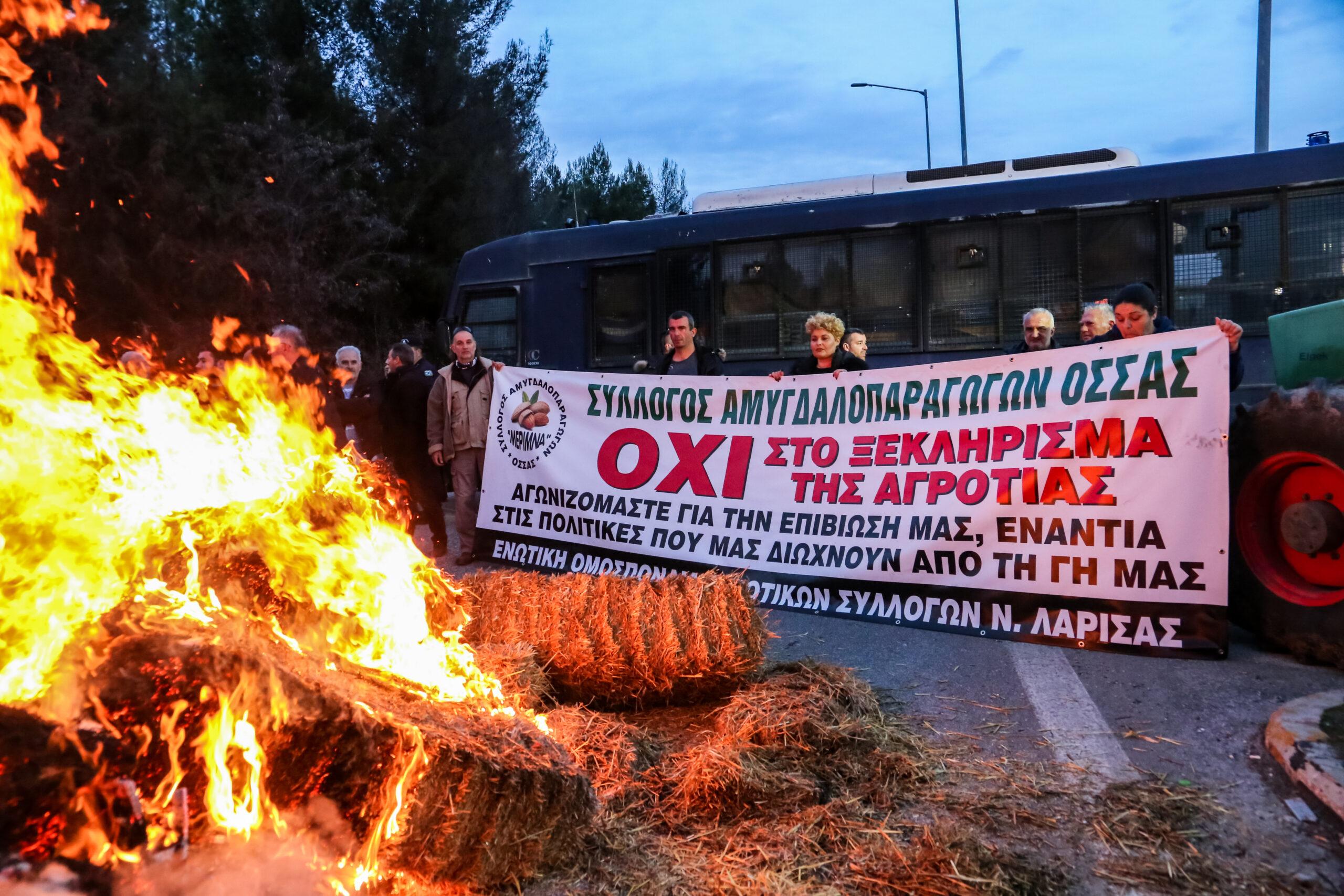 Αγρότες: Διαμηνύουν ότι δεν θα υποχωρήσουν μέχρι τη δικαίωση – Τι απαντά η Κυβέρνηση