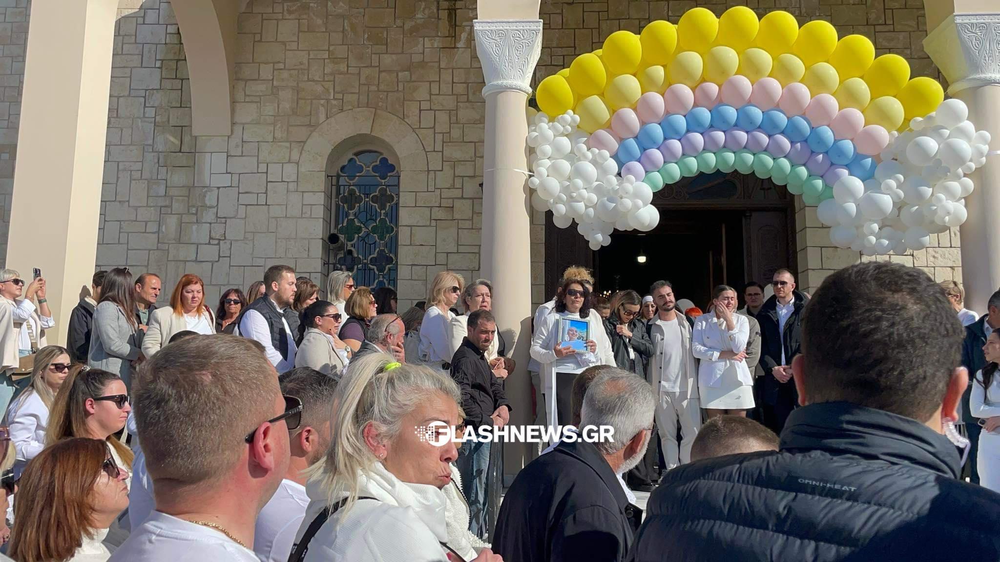 Ραφαέλα Πιτσικάλη: Σπαραγμός στην κηδεία της 21χρονης – «Μπόρα ήταν και πέρασε» (BINTEO)