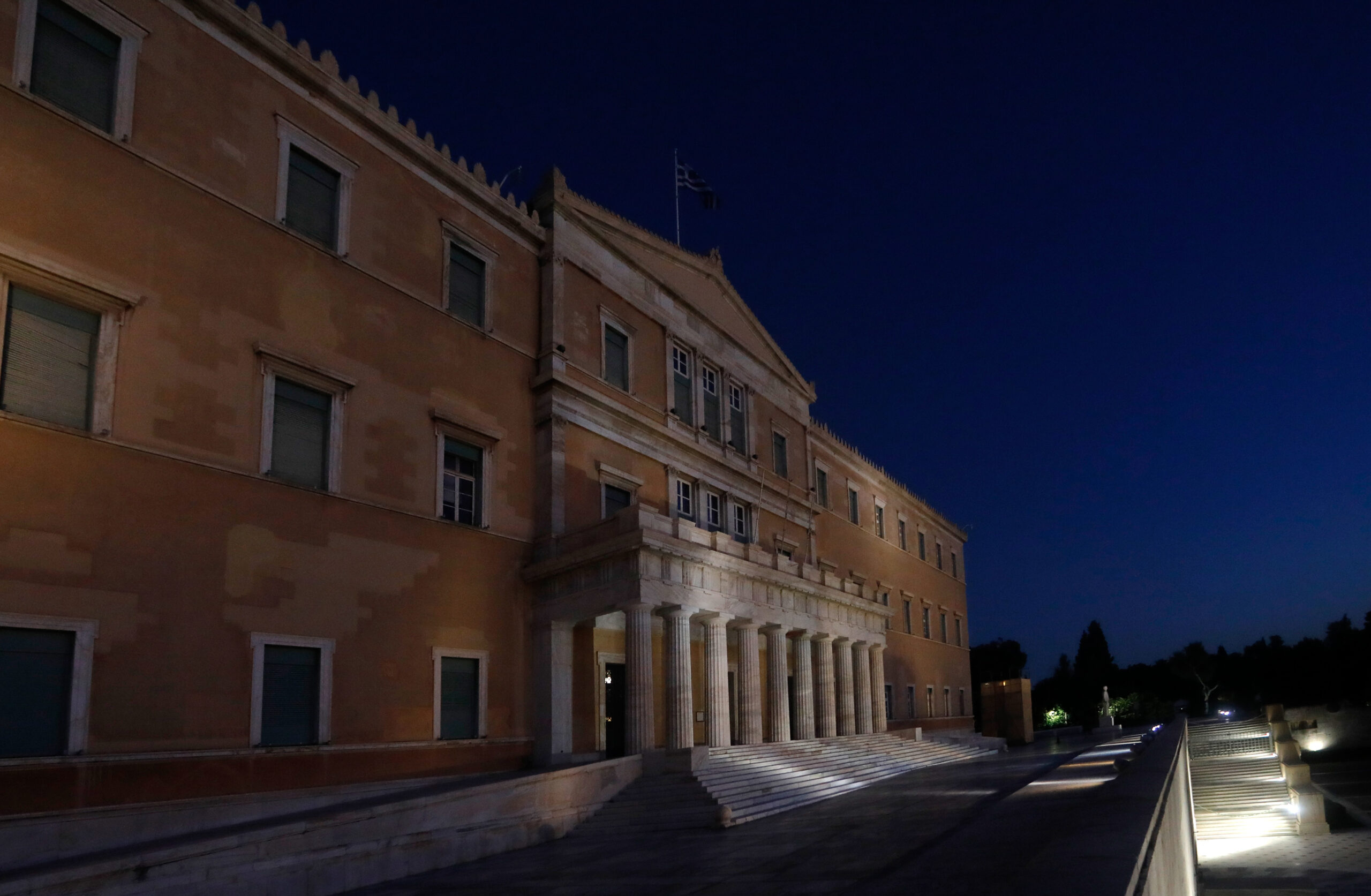 Βουλή: Υπάρχει απειλή για βόμβα