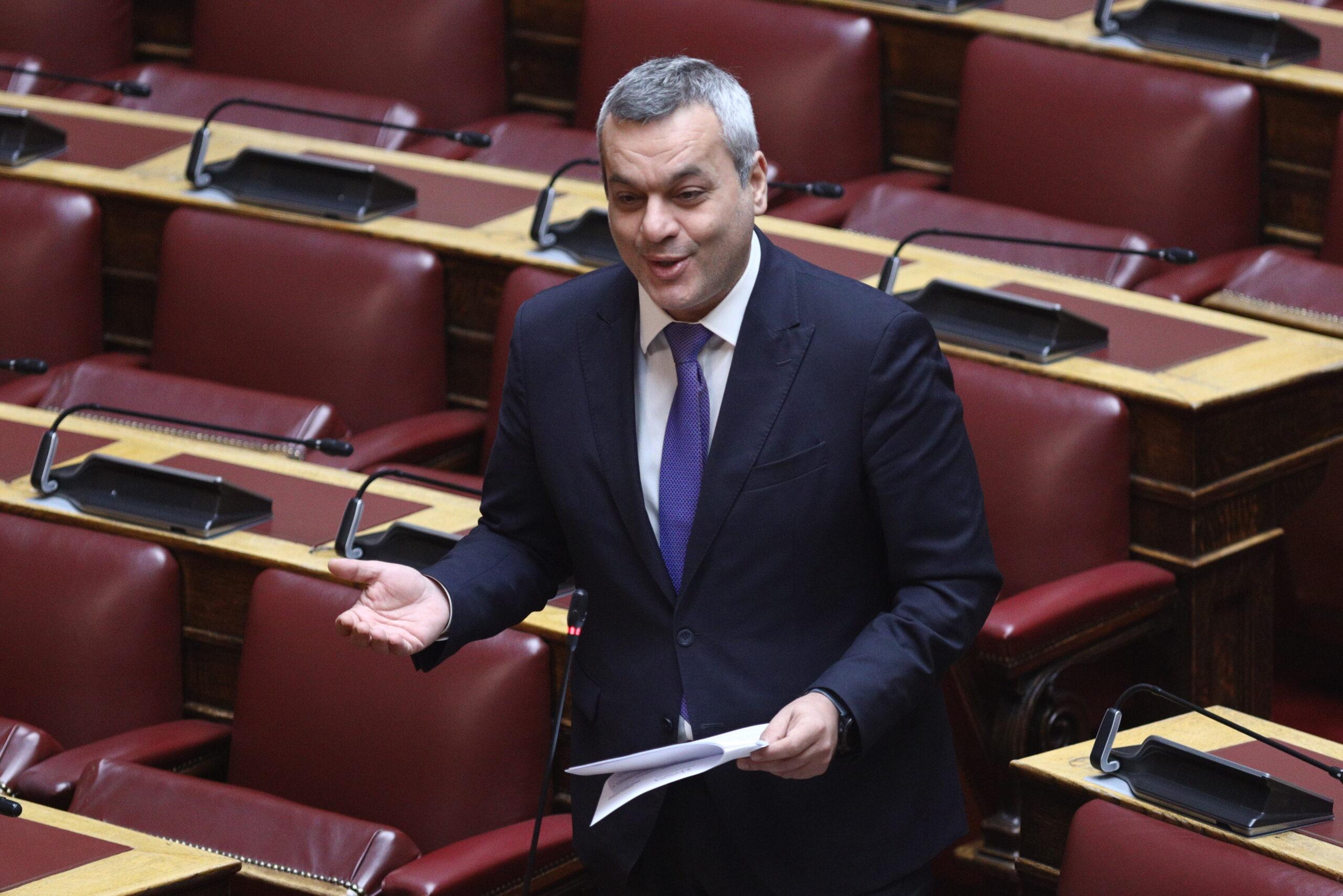 Μαμουλάκης – ΣΥΡΙΖΑ: «Αν χρειαστεί, γιατί όχι δίδακτρα στα δημόσια πανεπιστήμια;»