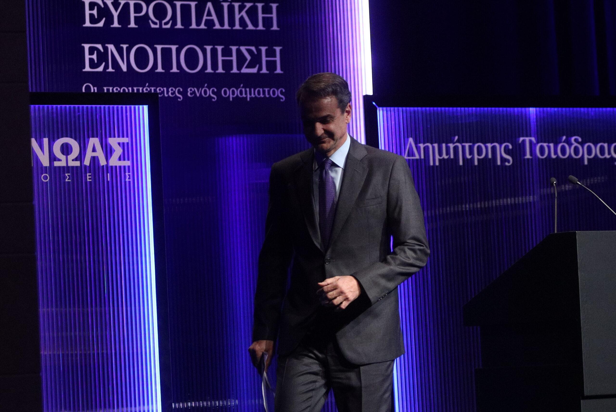 Ο Μητσοτάκης κάθεται στο ίδιο τραπέζι με τους αγρότες με το βλέμμα στις ευρωεκλογές