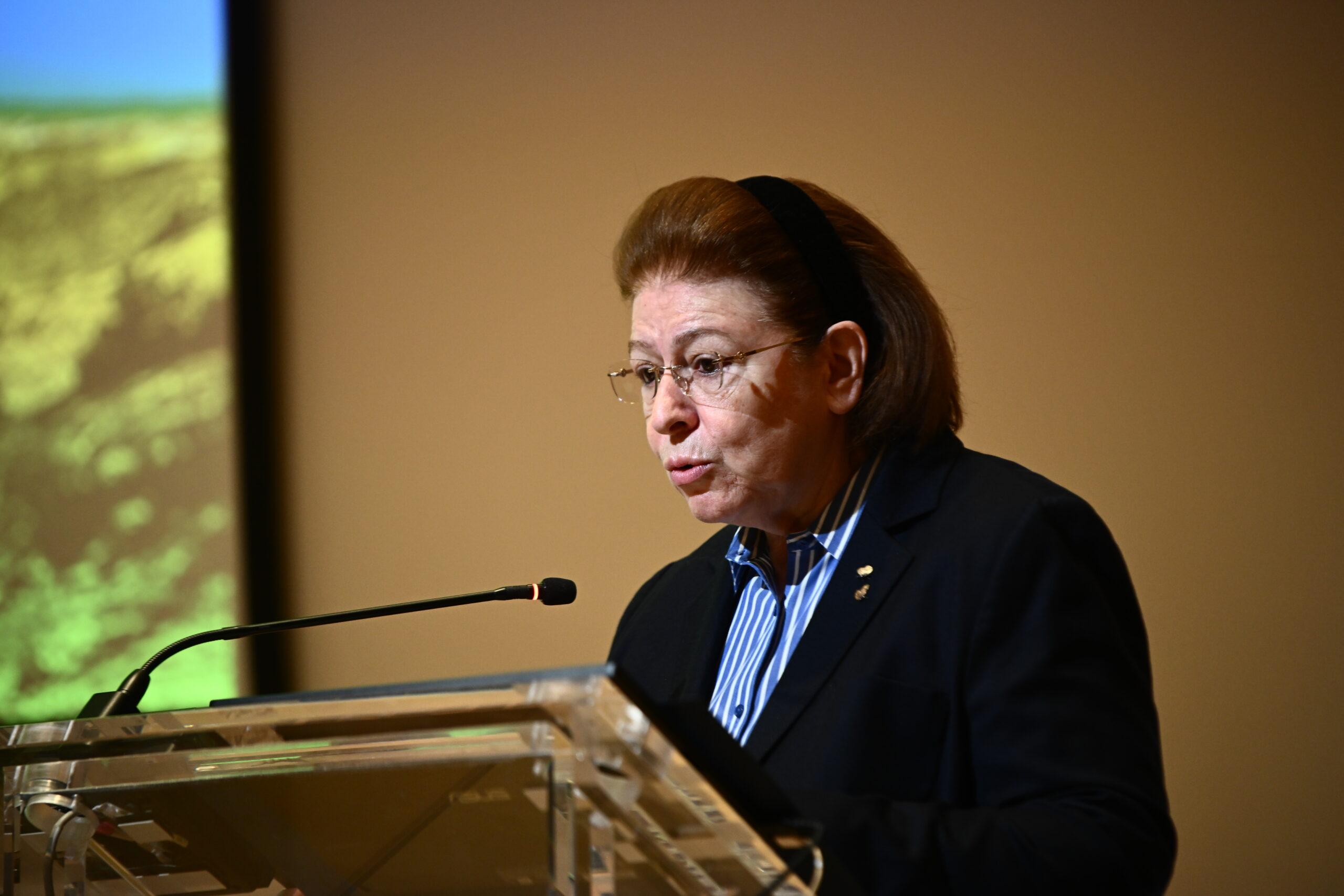 Λ. Μενδώνη: «Ευτελούς περιεχομένου η σειρά του Netflix για τον Μέγα Αλέξανδρο»