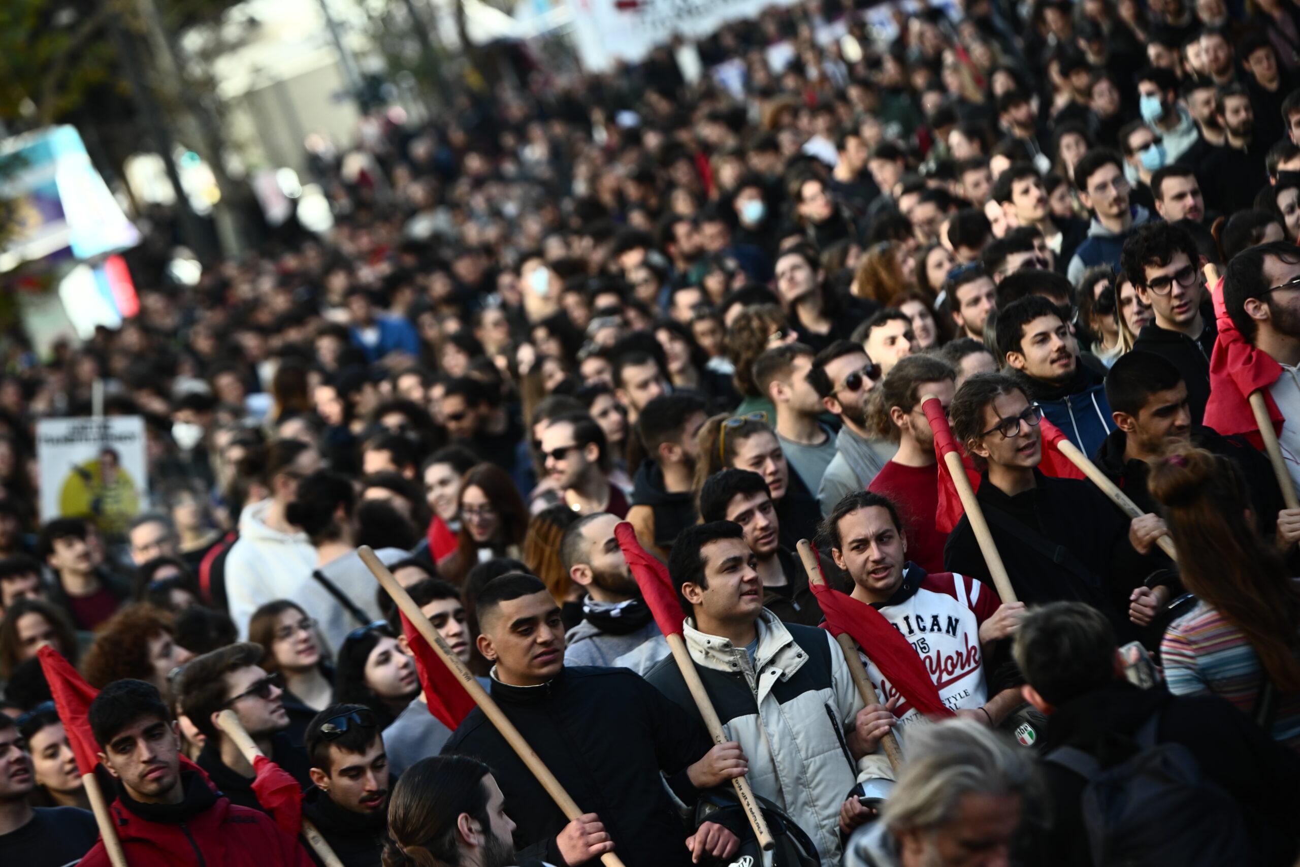 Μαζική κινητοποίηση φοιτητών στο πανεκπαιδευτικό συλλαλητήριο – Φωτογραφίες από το κέντρο της Αθήνας