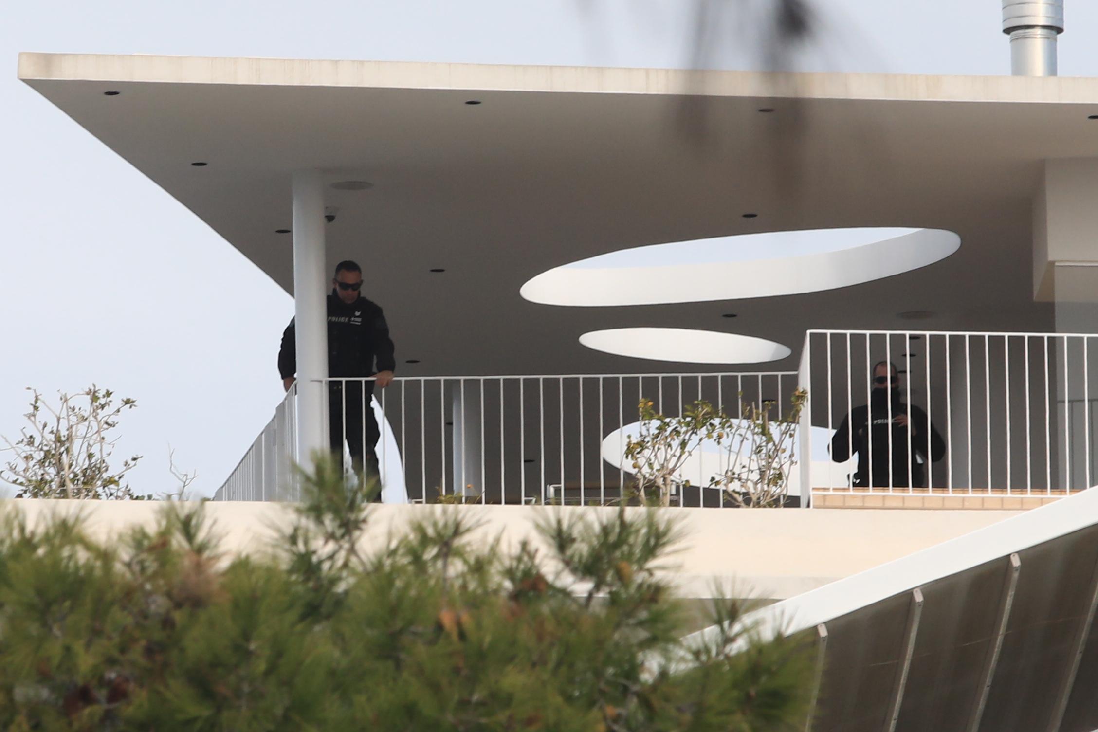 «Φώναζε σε όλους να φύγουν, χτύπησε τα αφεντικά» |  Μαρτυρία υπαλλήλου της ναυτιλιακής στη Γλυφάδα
