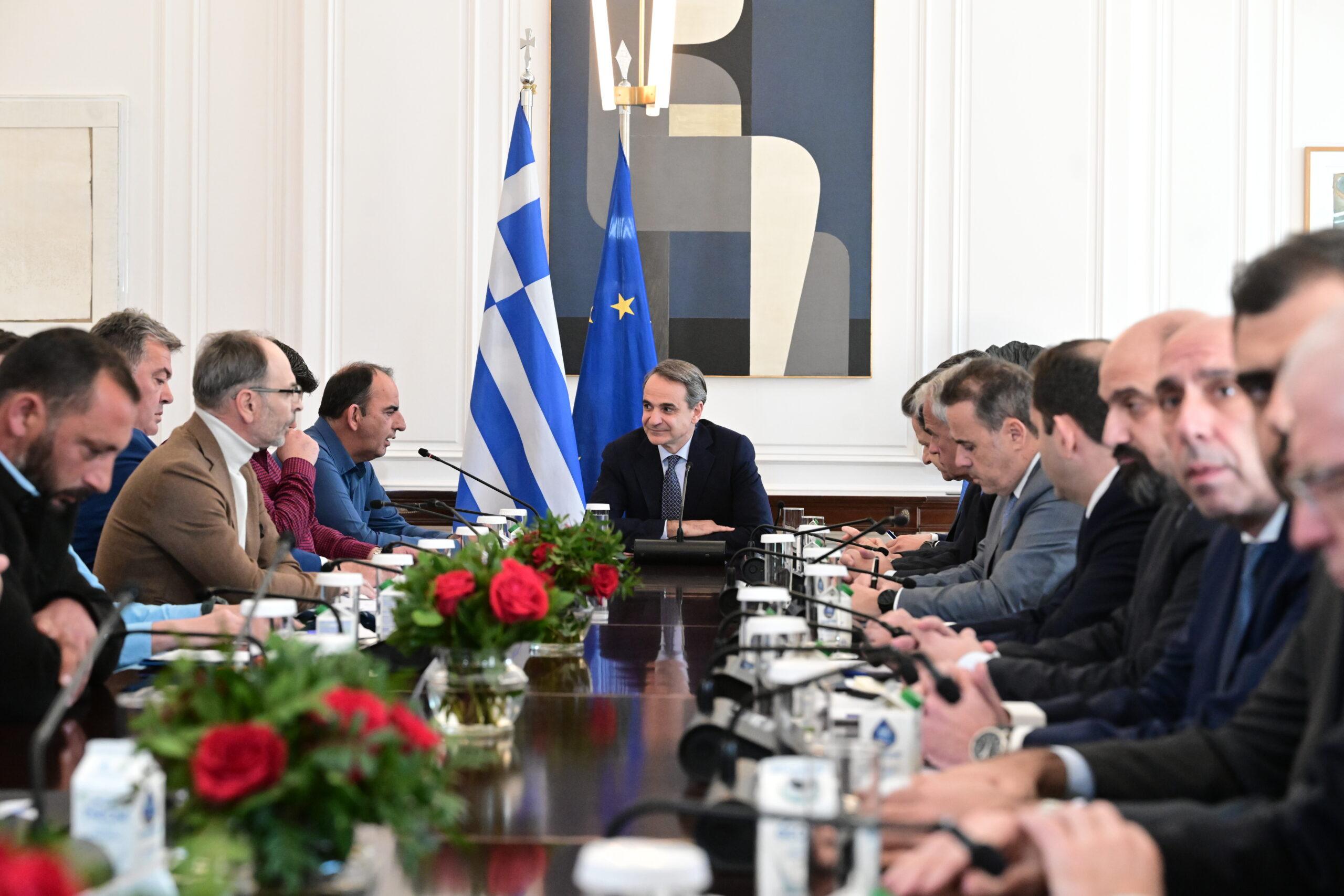 Μητσοτάκης σε αγρότες: «Θέλουμε να δώσουμε λύσεις, αλλά τα δημοσιονομικά είναι περιορισμένα»