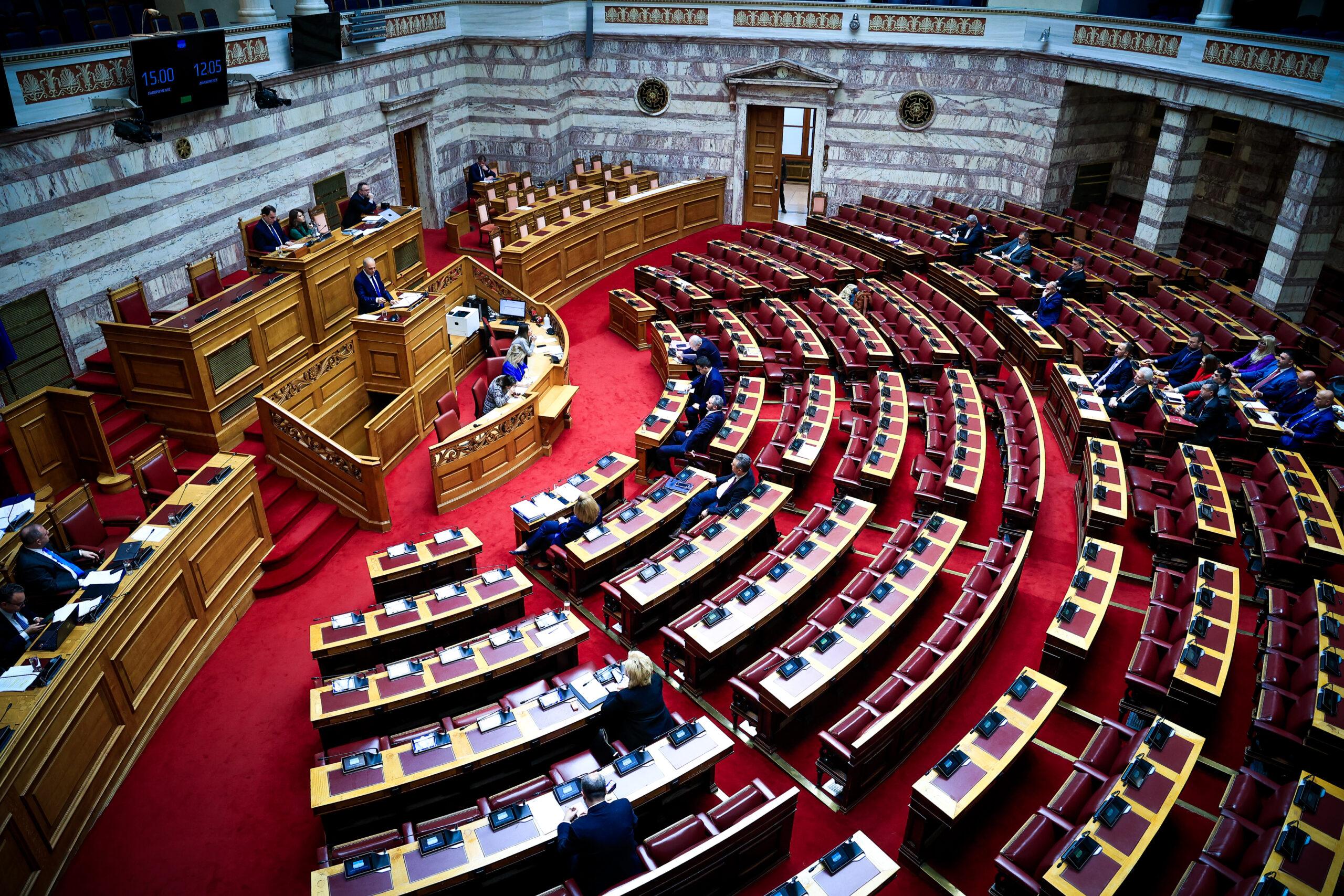 Ψηφίζεται σήμερα στη Βουλή το νομοσχέδιο για τα ομόφυλα ζευγάρια