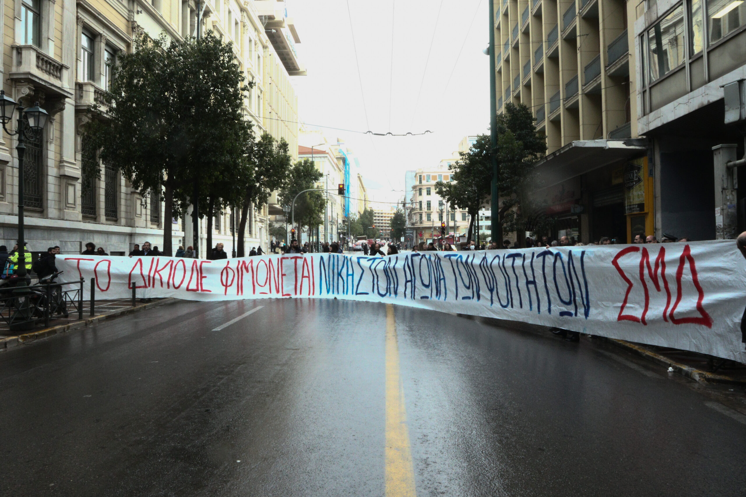 Συγκέντρωση διαμαρτυρίας δικηγόρων έξω από το υπουργείο Εργασίας