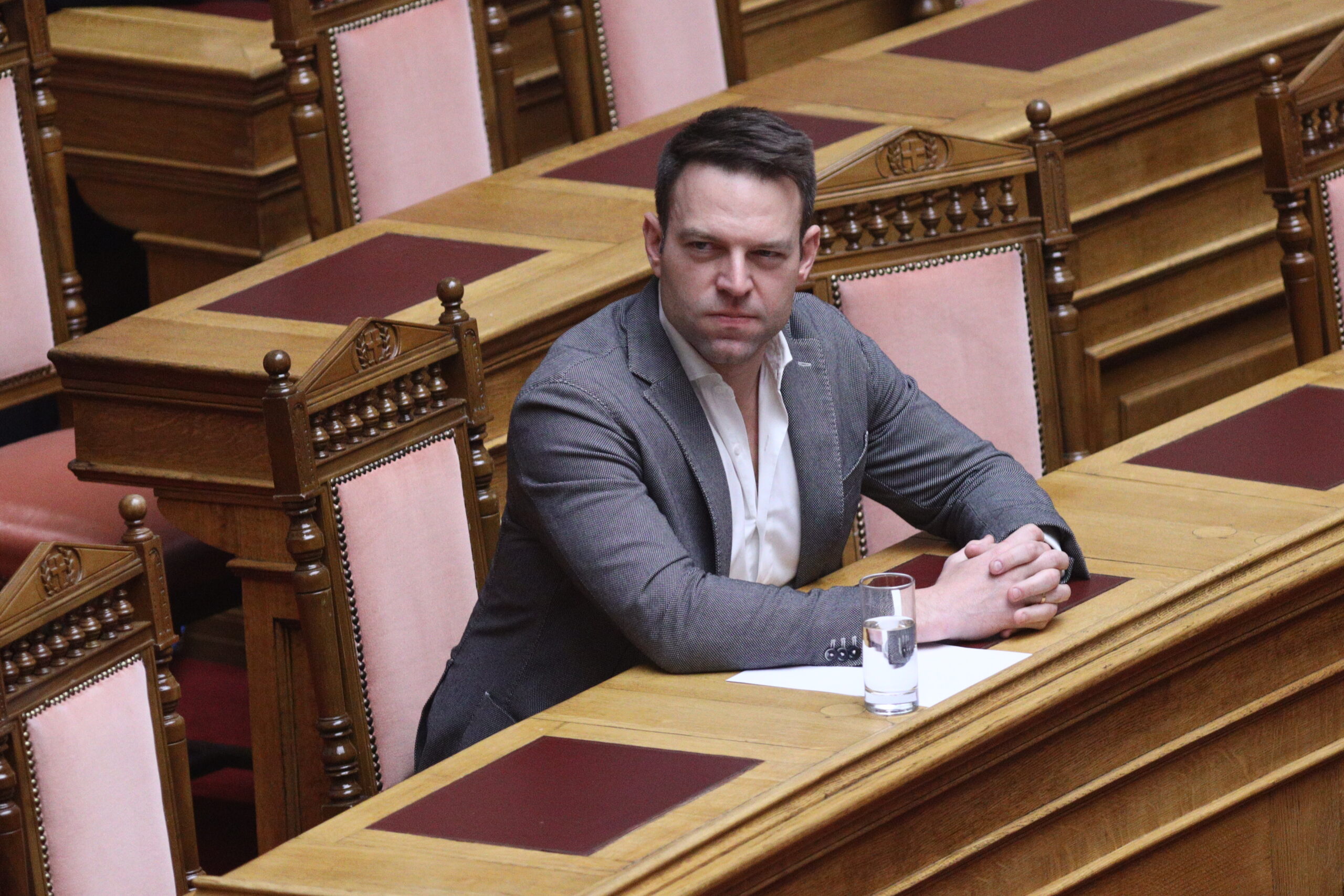 Στο στόχαστρο και πάλι ο Στέφανος Κασσελάκης – «Κέντρο στα θέματα οικονομίας, Ανδρέας στα εθνικά και την άμυνα» φέρεται να είπε
