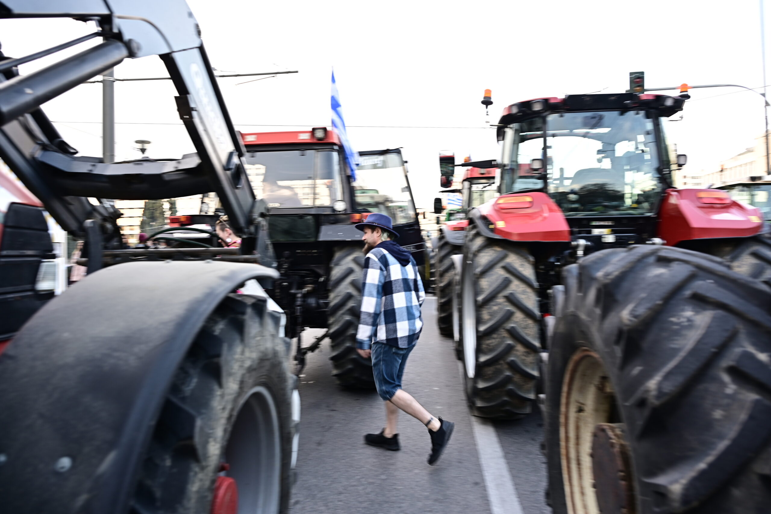 Αγρότες | Αποκλεισμός στο τελωνείο Ευζώνων – Μπλόκα σε Θεσσαλονίκη και Χαλκιδική