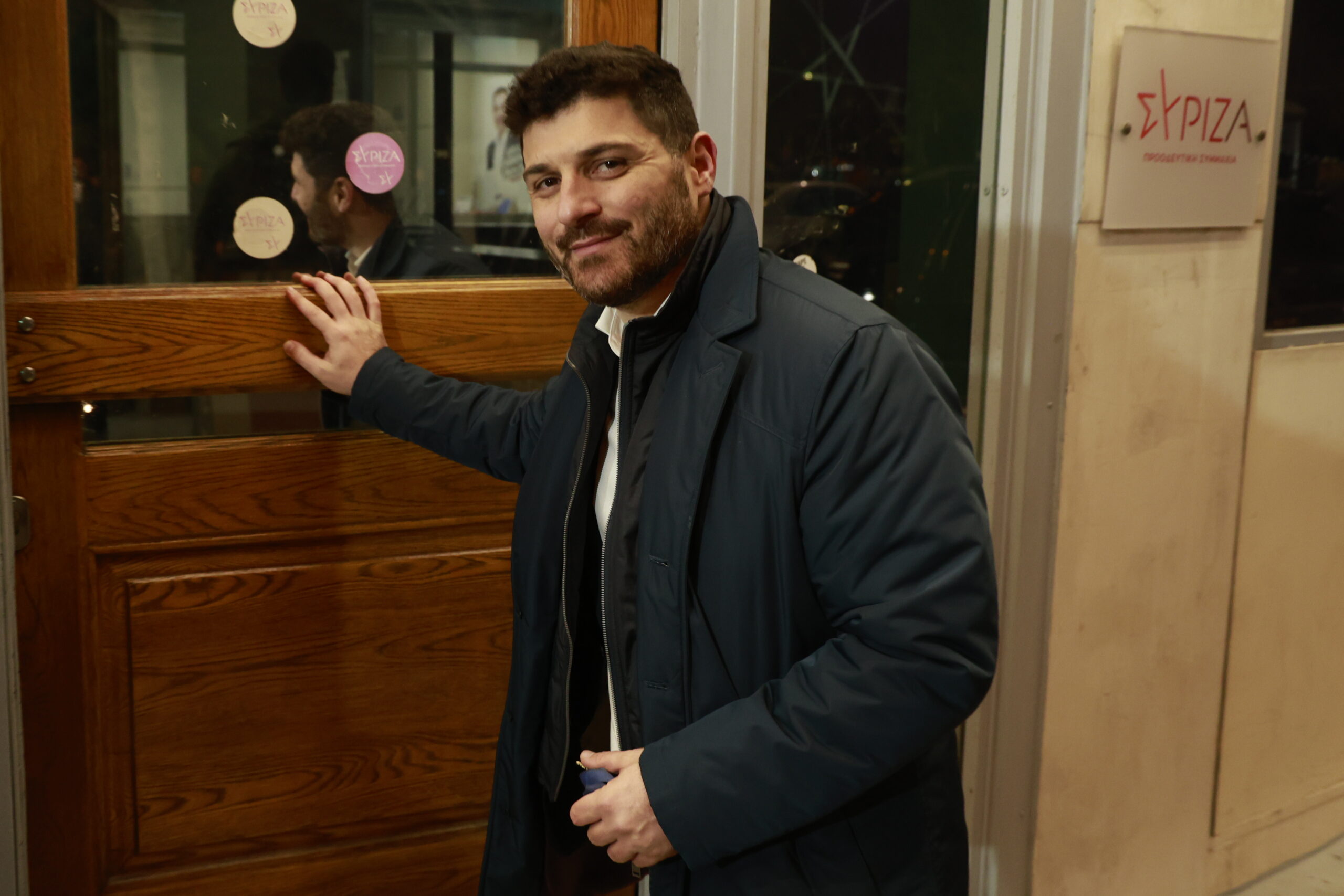 Ο Κασσελάκης ζήτησε την απόλυση του Τεμπονέρα από επιστημονικό συνεργάτη της ΚΟ του ΣΥΡΙΖΑ