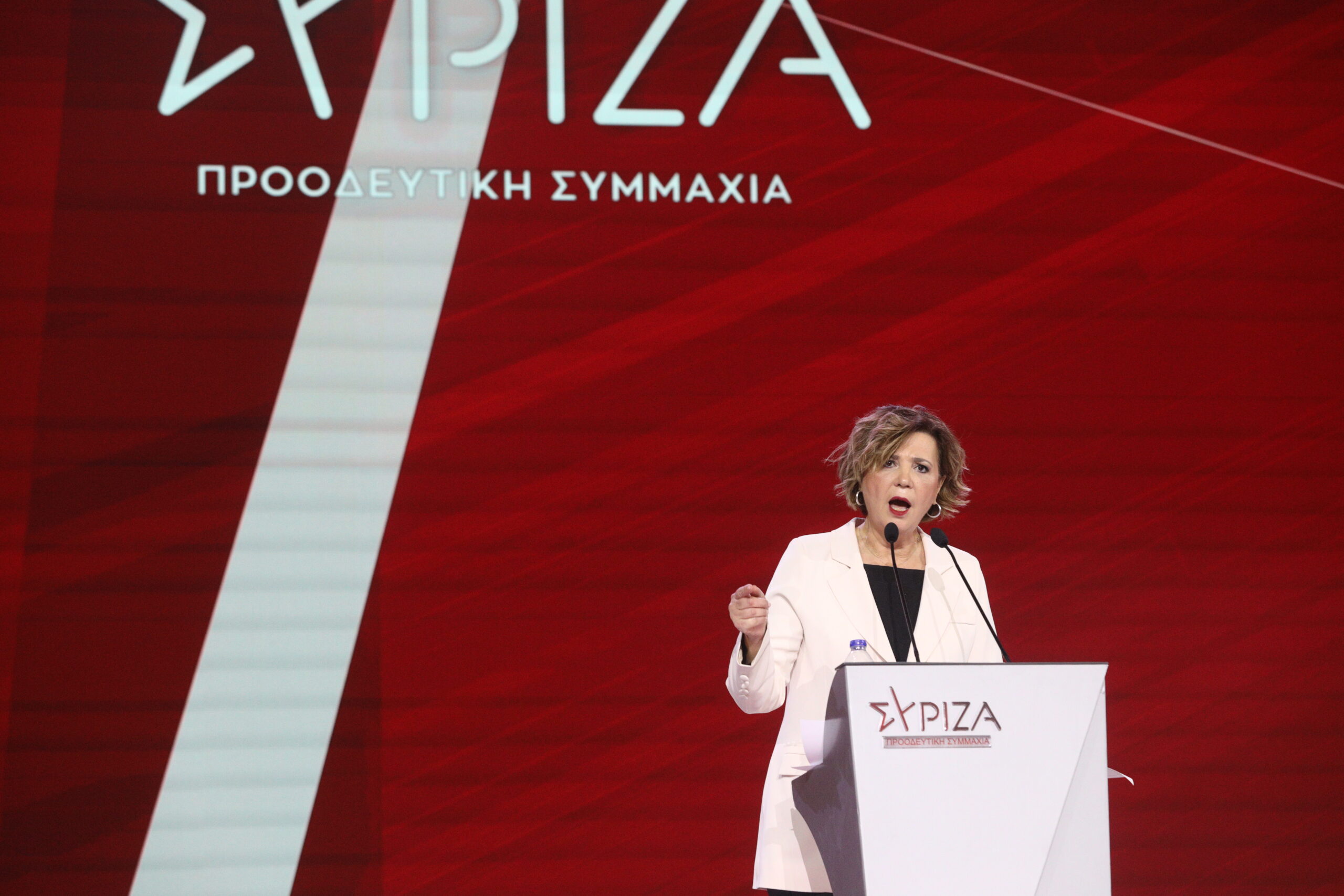 ΣΥΡΙΖΑ: Στο βήμα η Όλγα Γεροβασίλη – Δείτε LIVE