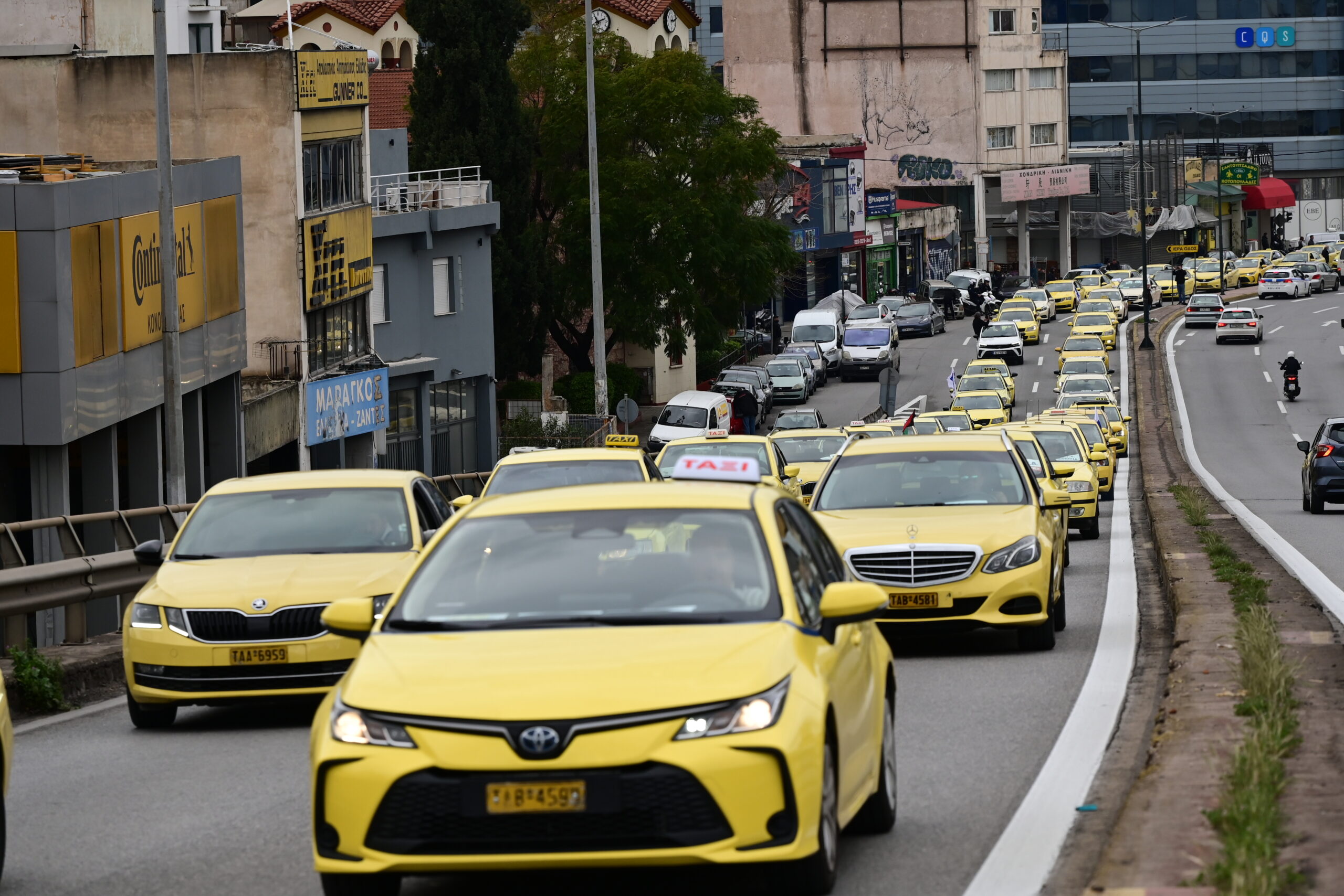 Χωρίς αποτέλεσμα η συνάντηση των οδηγών ταξί με την υφυπουργό Υποδομών και Μεταφορών – Συνεχίζεται η απεργία