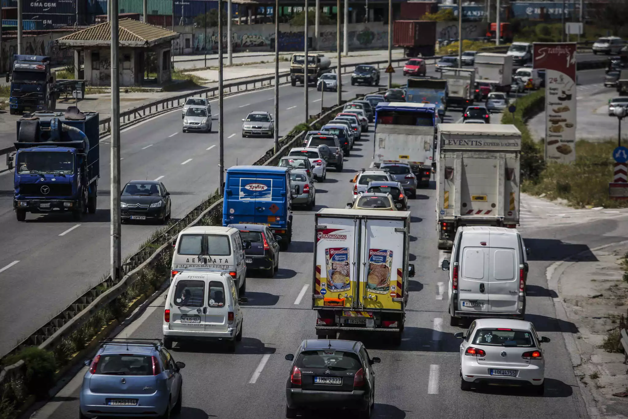 Νεκρός ο Γάλλος που παρασύρθηκε από φορτηγό στην Αθηνών – Κορίνθου