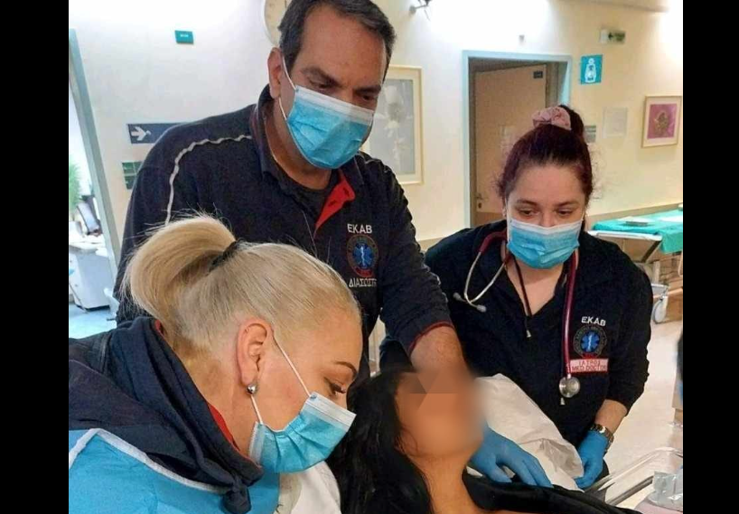 Θεσσαλονίκη | Ένα υγιέστατο αγοράκι γεννήθηκε σε ασθενοφόρο του ΕΚΑΒ