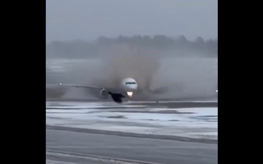 Τον τρόμο έζησαν 179 επιβάτες στη Λιθουανία όταν το αεροπλάνο έφυγε από τον διάδρομο λόγω πάγου (ΒΙΝΤΕΟ)