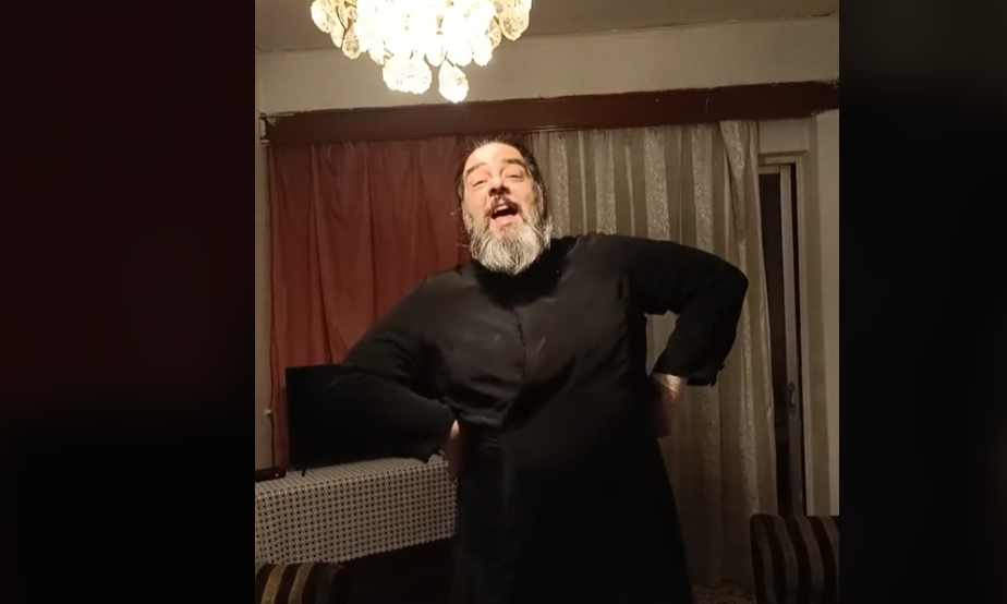Ο παπά Παύλος του TikTok: Διώξαμε τον κόσμο από την εκκλησία όταν γίναμε δικαστές και εκτελεστικό απόσπασμα