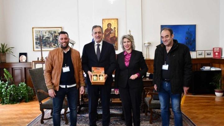 ΥΜΑΘ: Με τους μελισσοκόμους της Χαλκιδικής συναντήθηκε ο Στ. Κωνσταντινίδης