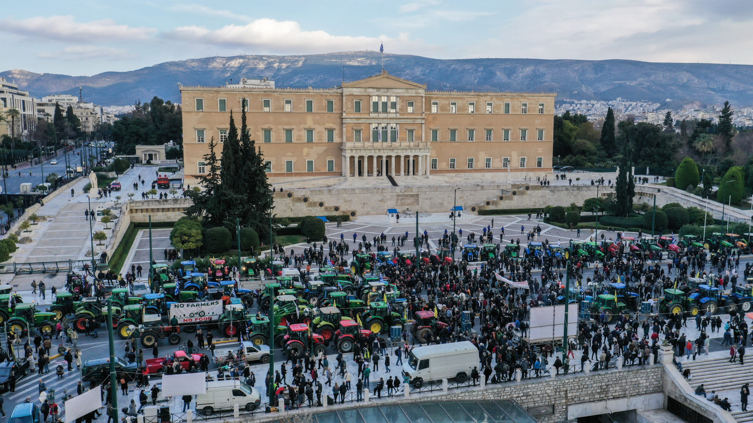 Αγρότες: Στις 11:00 φεύγουν τα τρακτέρ από το Σύνταγμα – Τα επόμενα βήματα για το μέλλον των κινητοποιήσεων