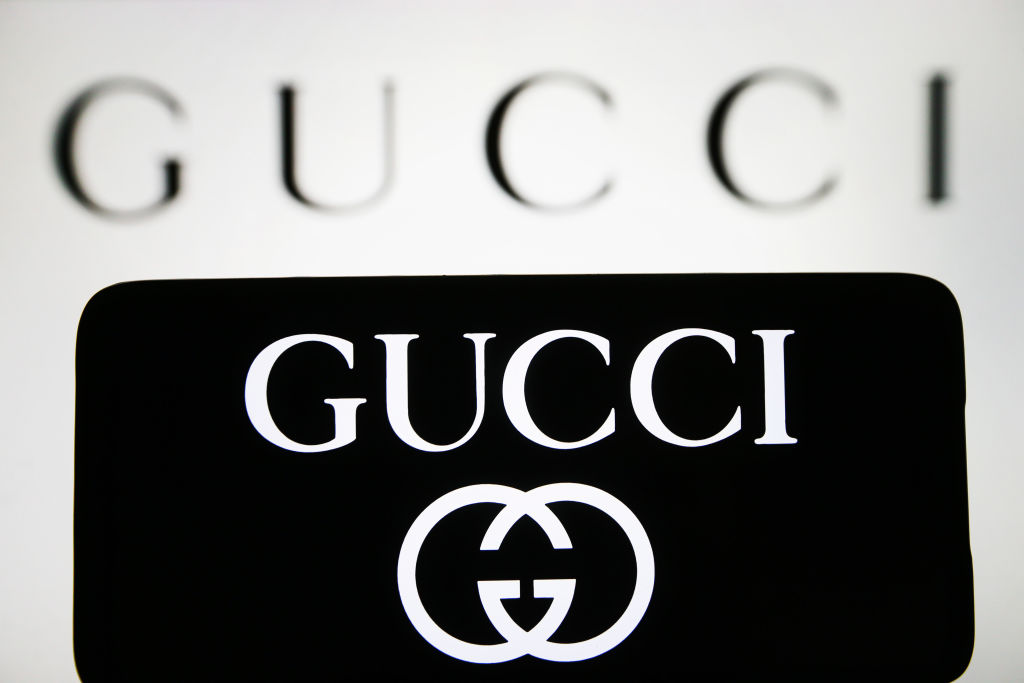 ΗΠΑ: Ένοπλοι ληστές εισέβαλαν σε κατάστημα Gucci – Έκλεψαν προϊόντα τεράστιας αξίας (ΒΙΝΤΕΟ)