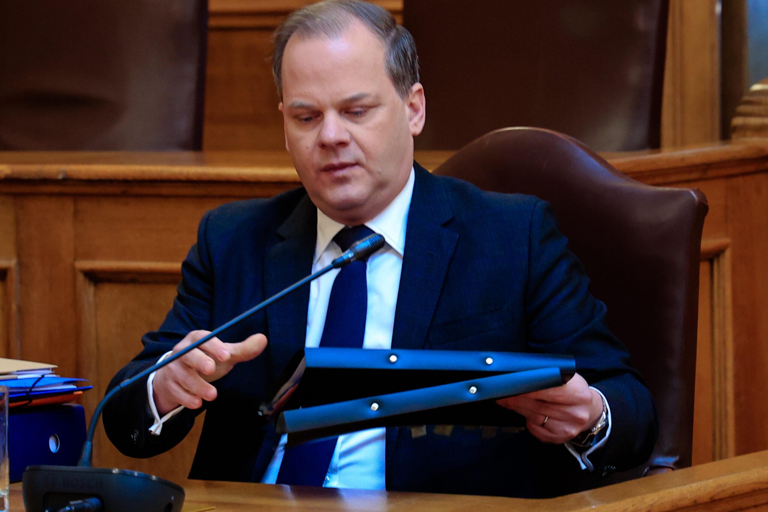 ΣΥΡΙΖΑ για Τέμπη: Να βρεθεί ενώπιον της δικαιοσύνης ο Καραμανλής – Η ΝΔ δεν μπορεί να κρύβει τις ευθύνες του