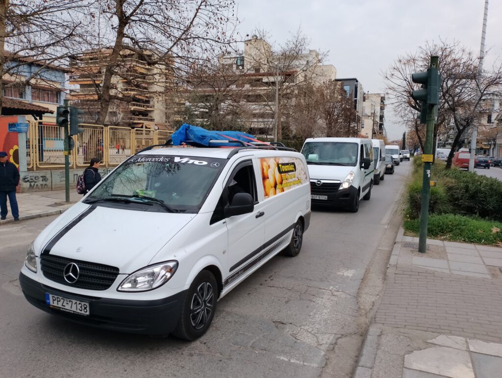 Λάρισα: Πανθεσσαλική μηχανοκίνητη πορεία διαμαρτυρίας παραγωγών και πωλητών λαϊκών αγορών