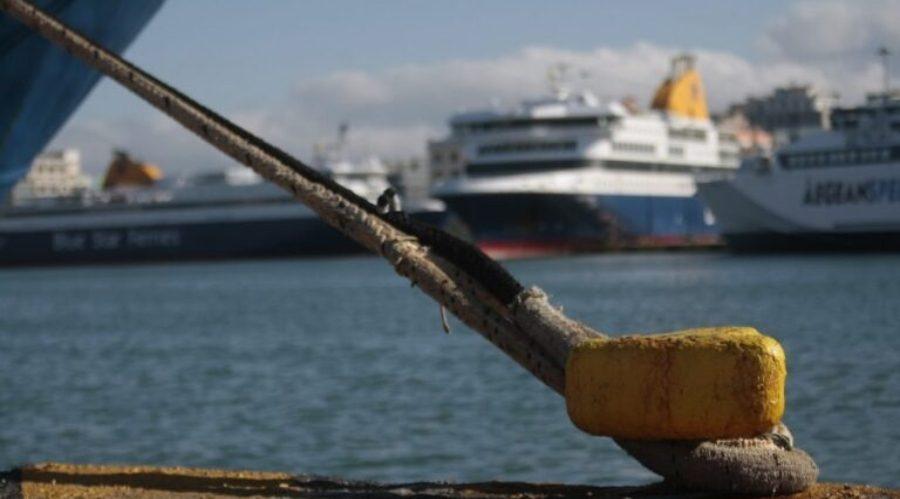Δεμένα τα πλοία στα λιμάνια στη Ζάκυνθο και την Κεφαλονιά