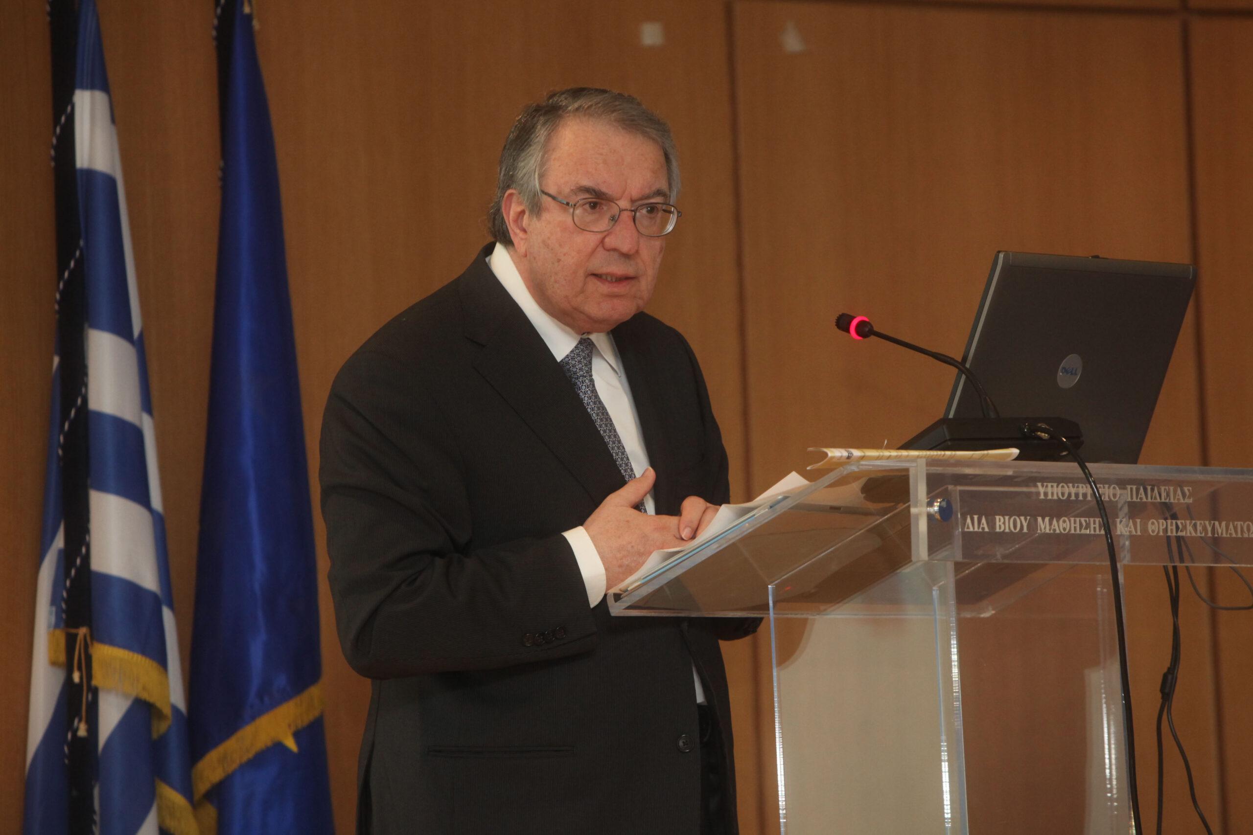 Μπαμπινιώτης: Τέλος οι Πανελλαδικές – Εισαγωγή στα Πανεπιστήμια με ακαδημαϊκό απολυτήριο