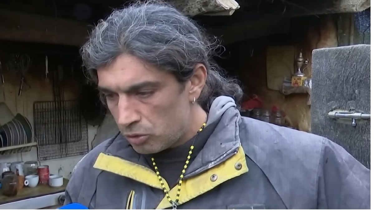 Παλαιοχριστιανοί: Ο 45χρονος έτρωγε σκυλοτροφή – «Κάποιες έχουν πολύ καλή γεύση»