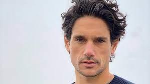 Πάνος Βλάχος: Οι στίχοι «Μέσα σε ένα σάκο βάλτε Άδωνι και Πορτοσάλτε» που άναψαν φωτιές