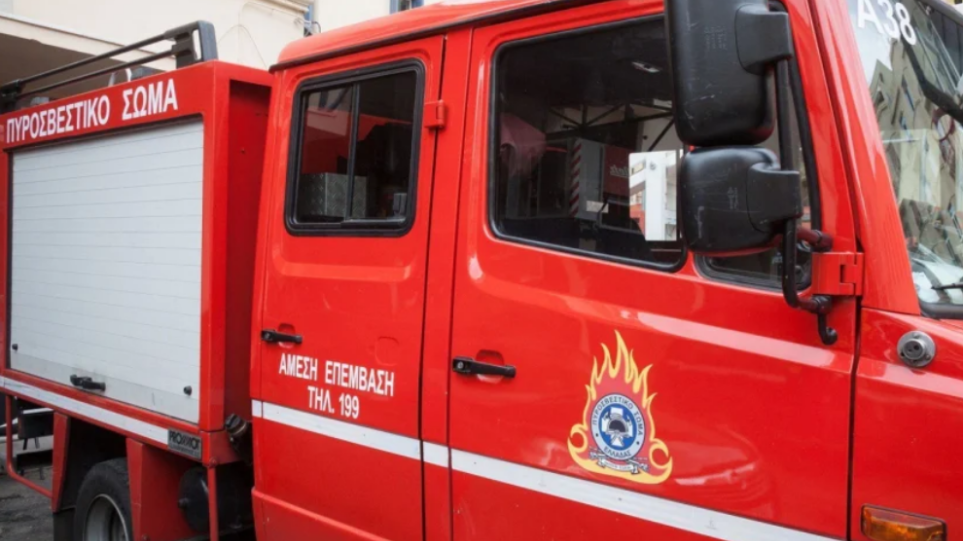 Πυρκαγιά σε πολυκατοικία στον Πειραιά