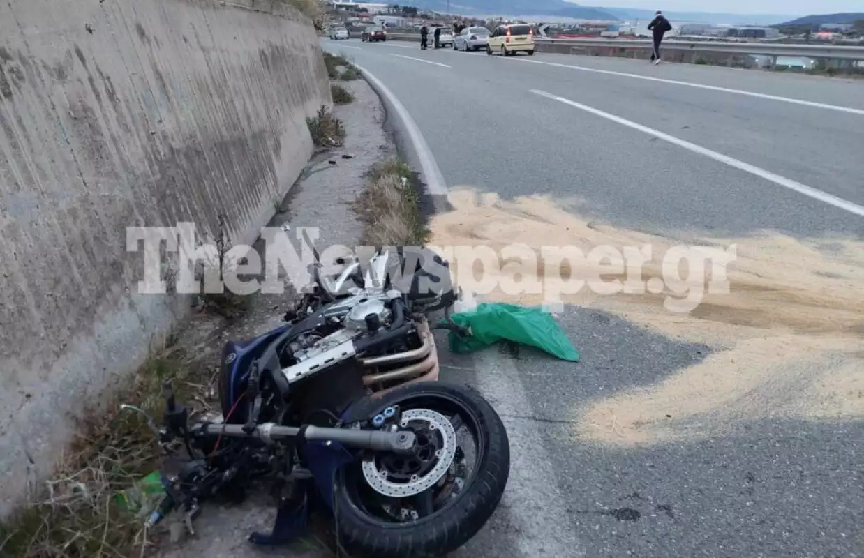 Βόλος: Τροχαίο Δυστύχημα – Μοτοσικλετιστής εκσφενδονίστηκε στις μπάρες του δρόμου και σκοτώθηκε