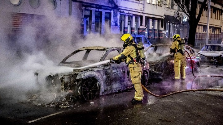 Ολλανδία: Τέσσερις αστυνομικοί τραυματίστηκαν στη Χάγη κατά τη διάρκεια συγκρούσεων μεταξύ ομάδων πολιτών από την Ερυθραία